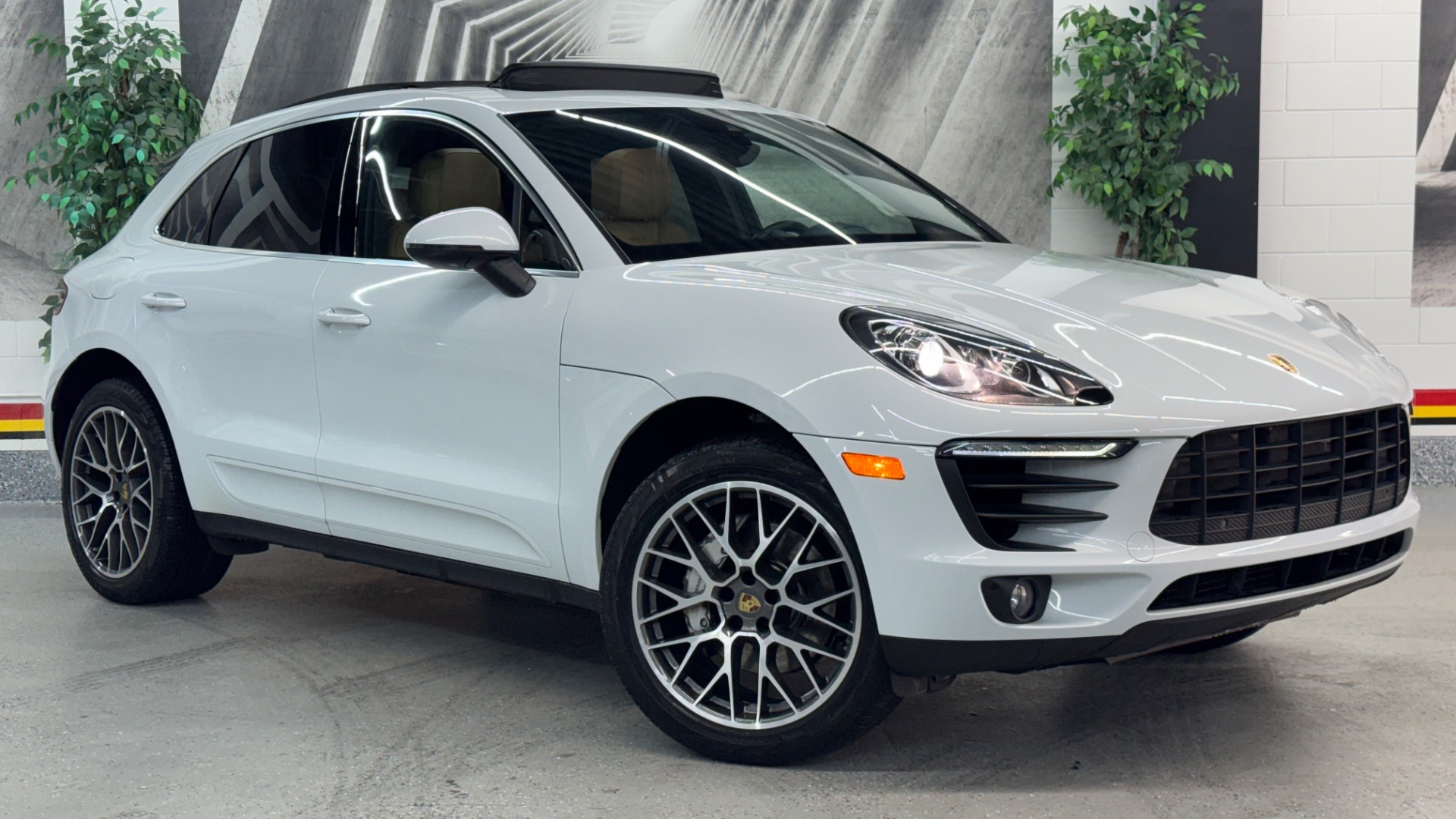 2017 Porsche Macan S's photo
