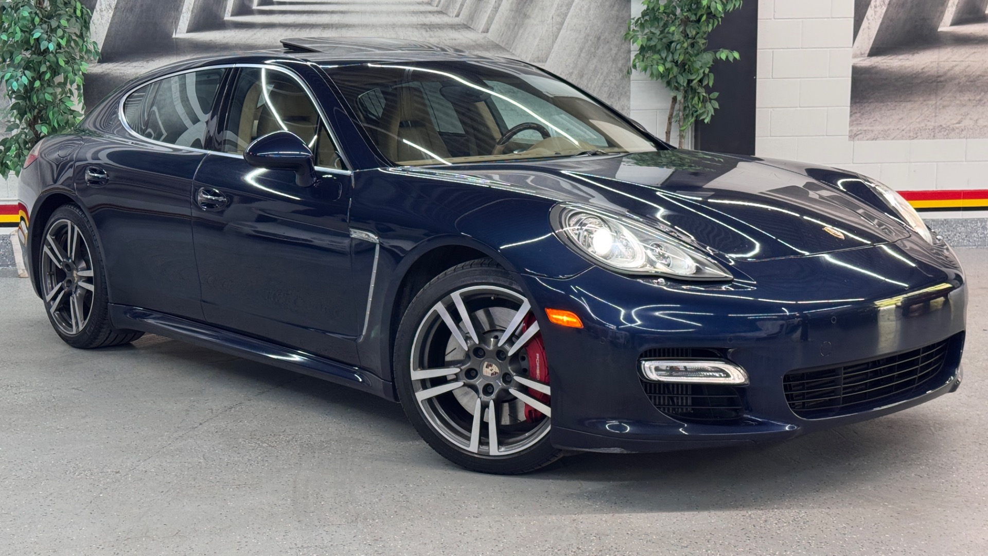 2013 Porsche Panamera Turbo's photo